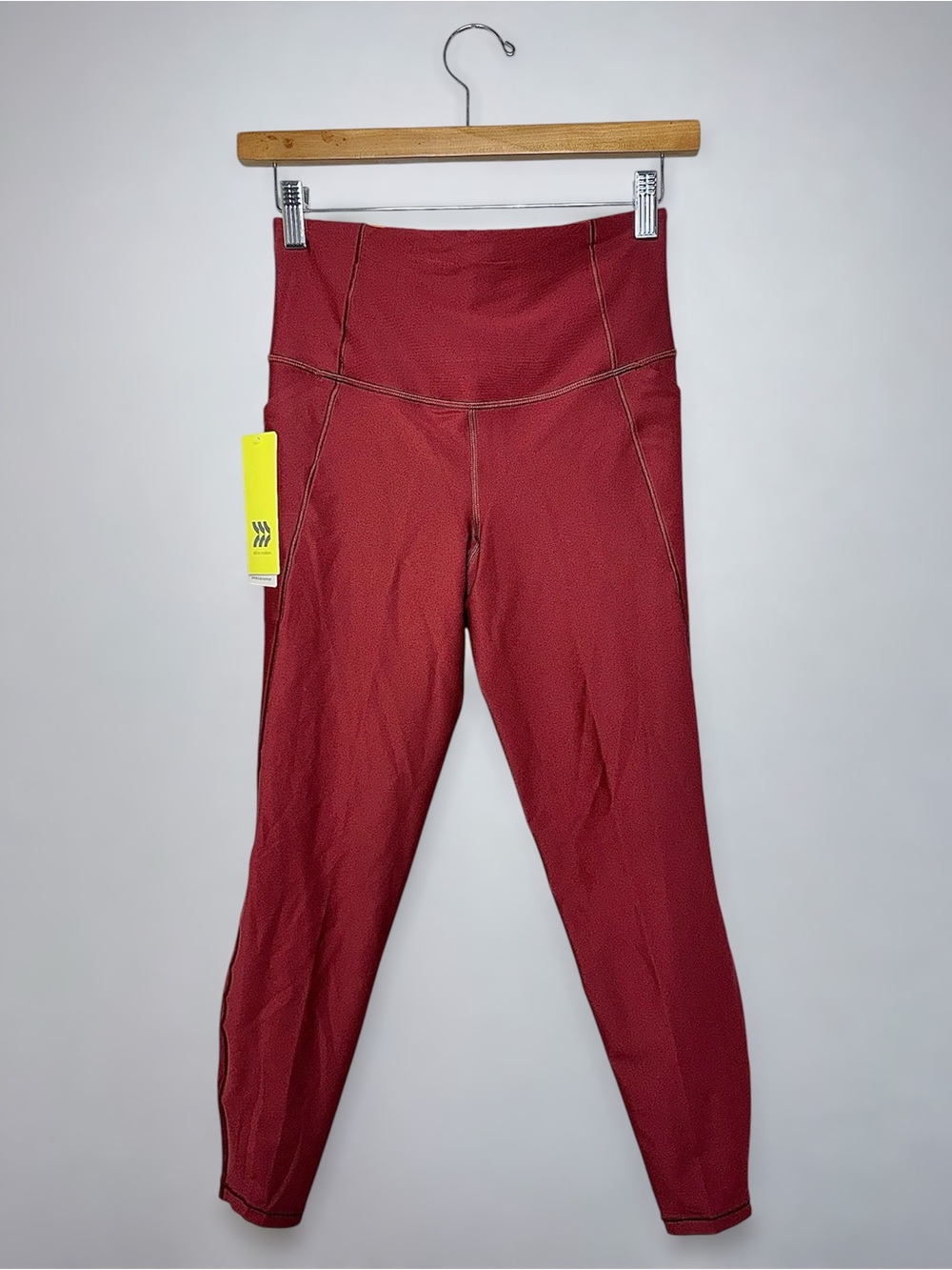New all in motion Maroon Small High-Rise 7/8th Length Pocketed Leggings